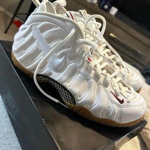 White forms red and green gum bottoms